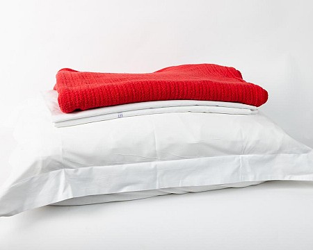 Linen Set With Red Cellular Blanket